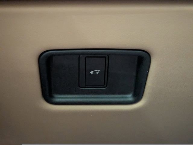 Used 2024 Land Rover Range Rover Long Wheelbase SE image 26