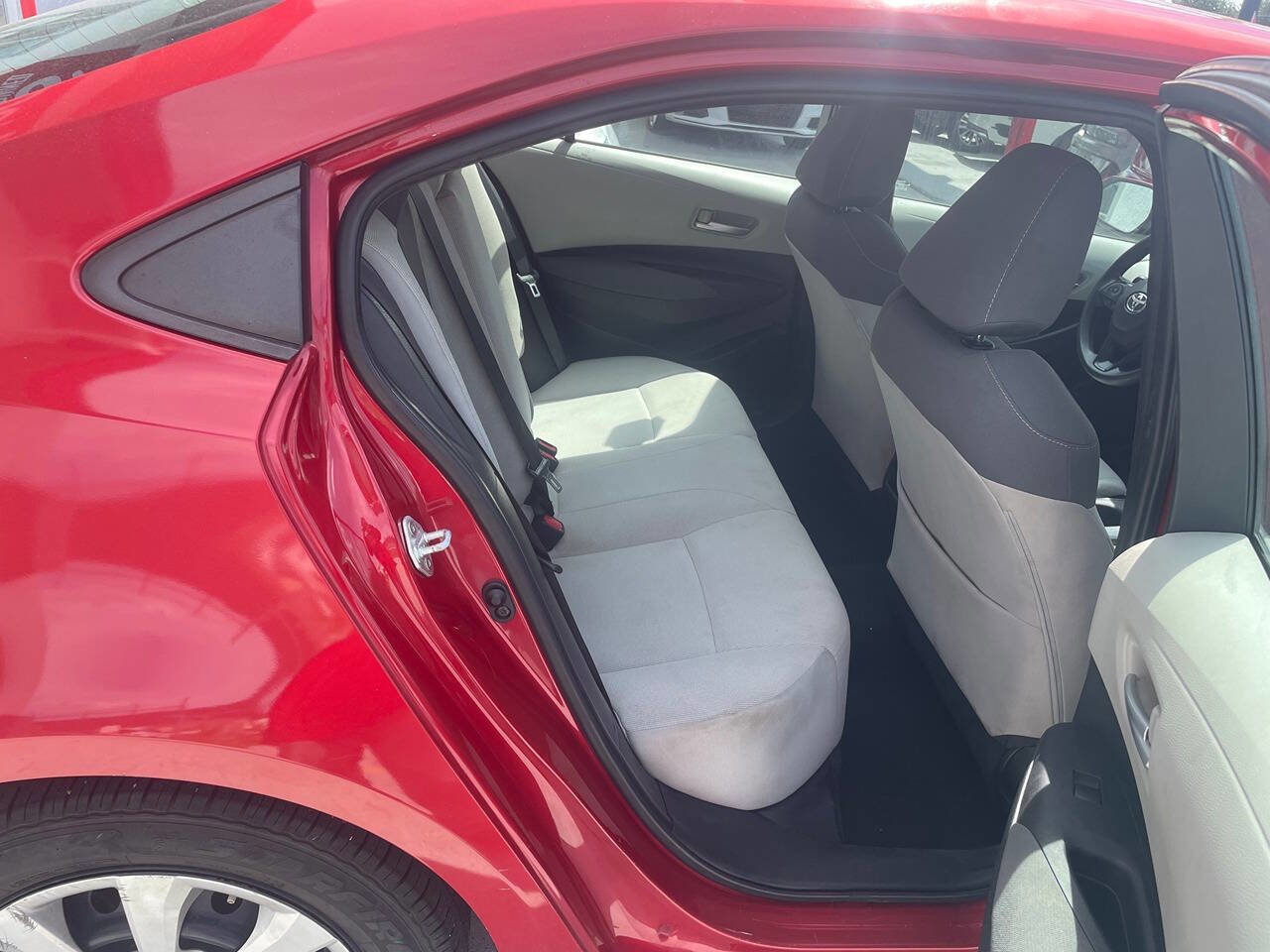 Used 2021 Toyota Corolla LE image 17