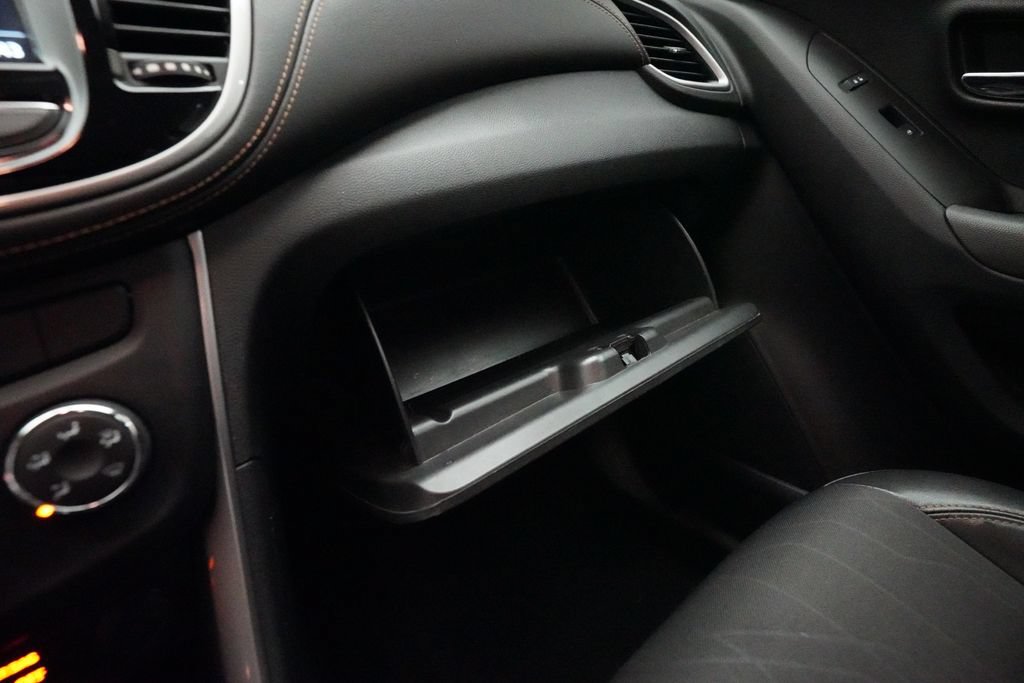Used 2018 Chevrolet Trax LT w/ LT Convenience Package FWD image 29