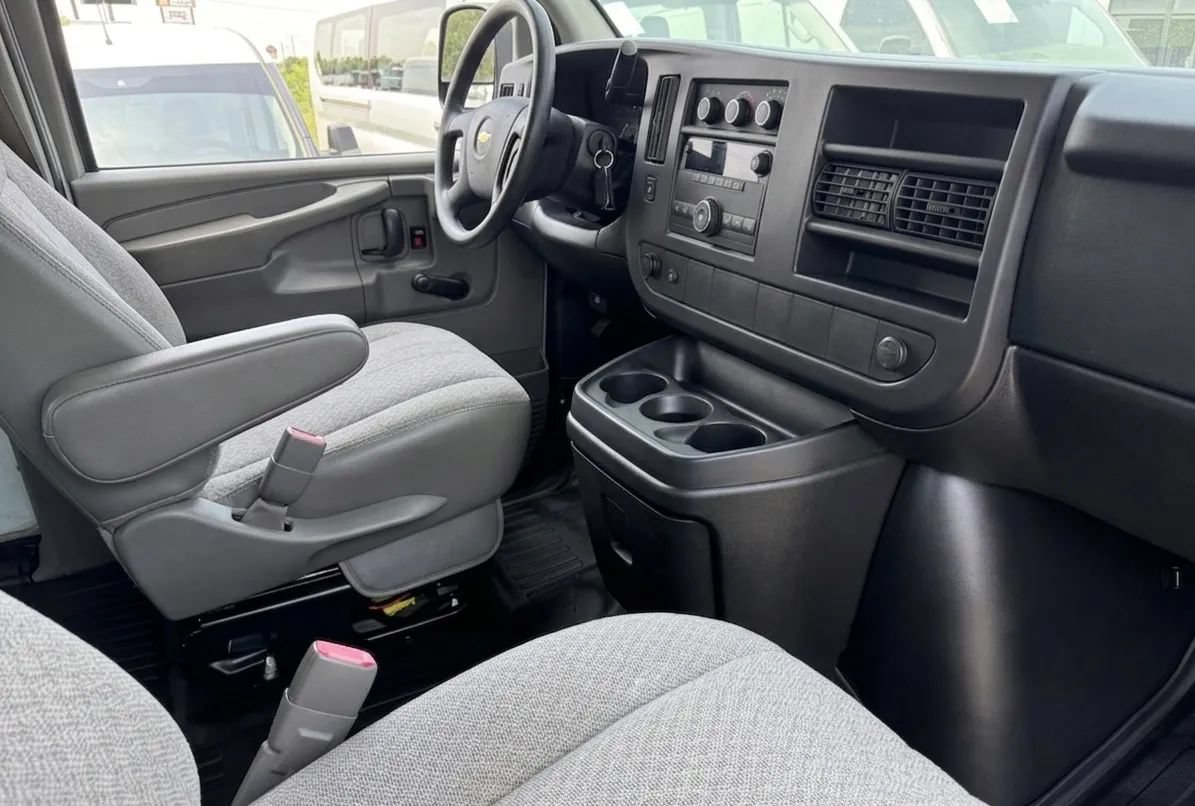 Used 2013 Chevrolet Express 2500 RWD image 22
