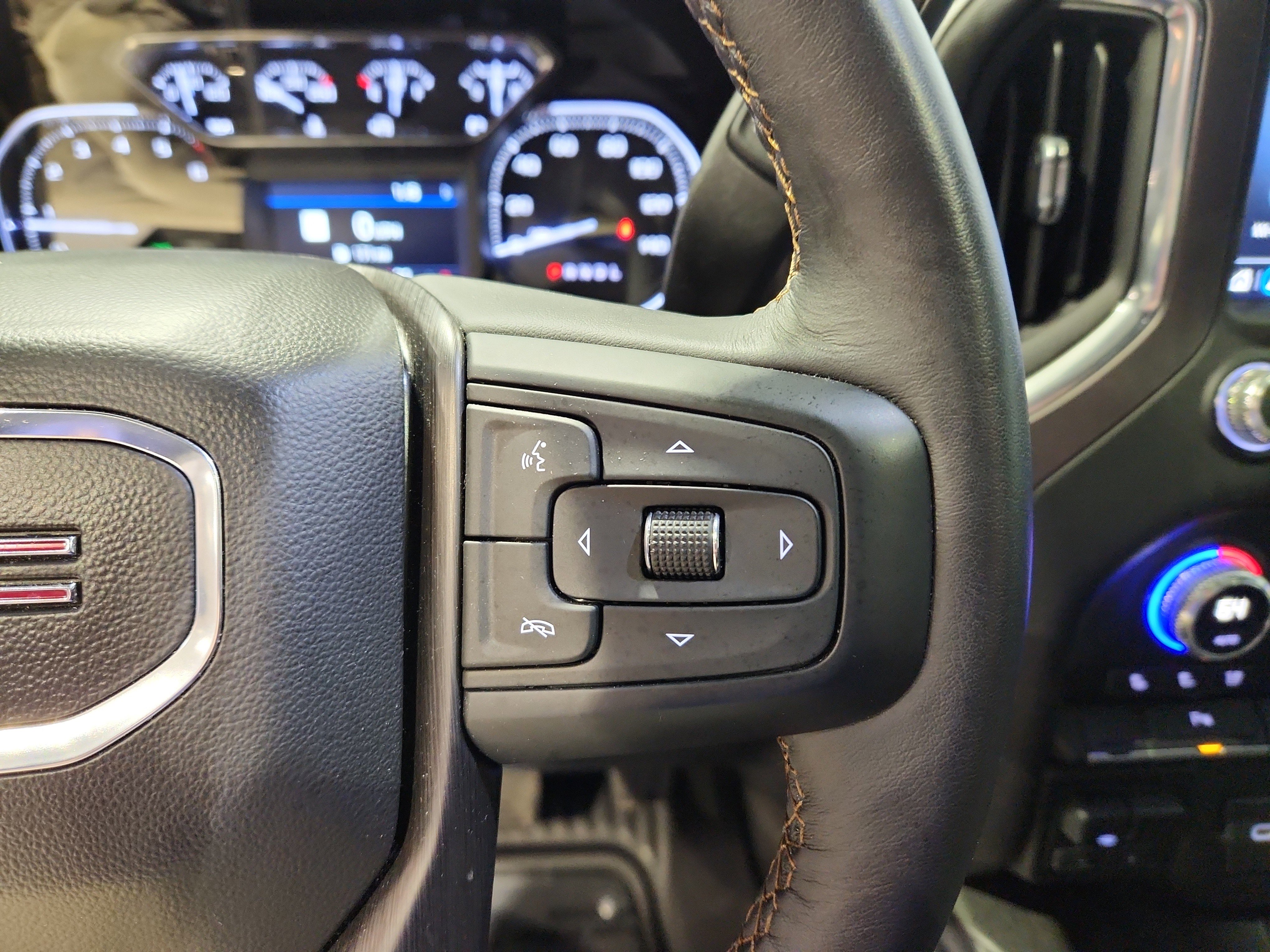 Certified 2022 GMC Sierra 1500 AT4 w/ AT4 Premium Package image 10