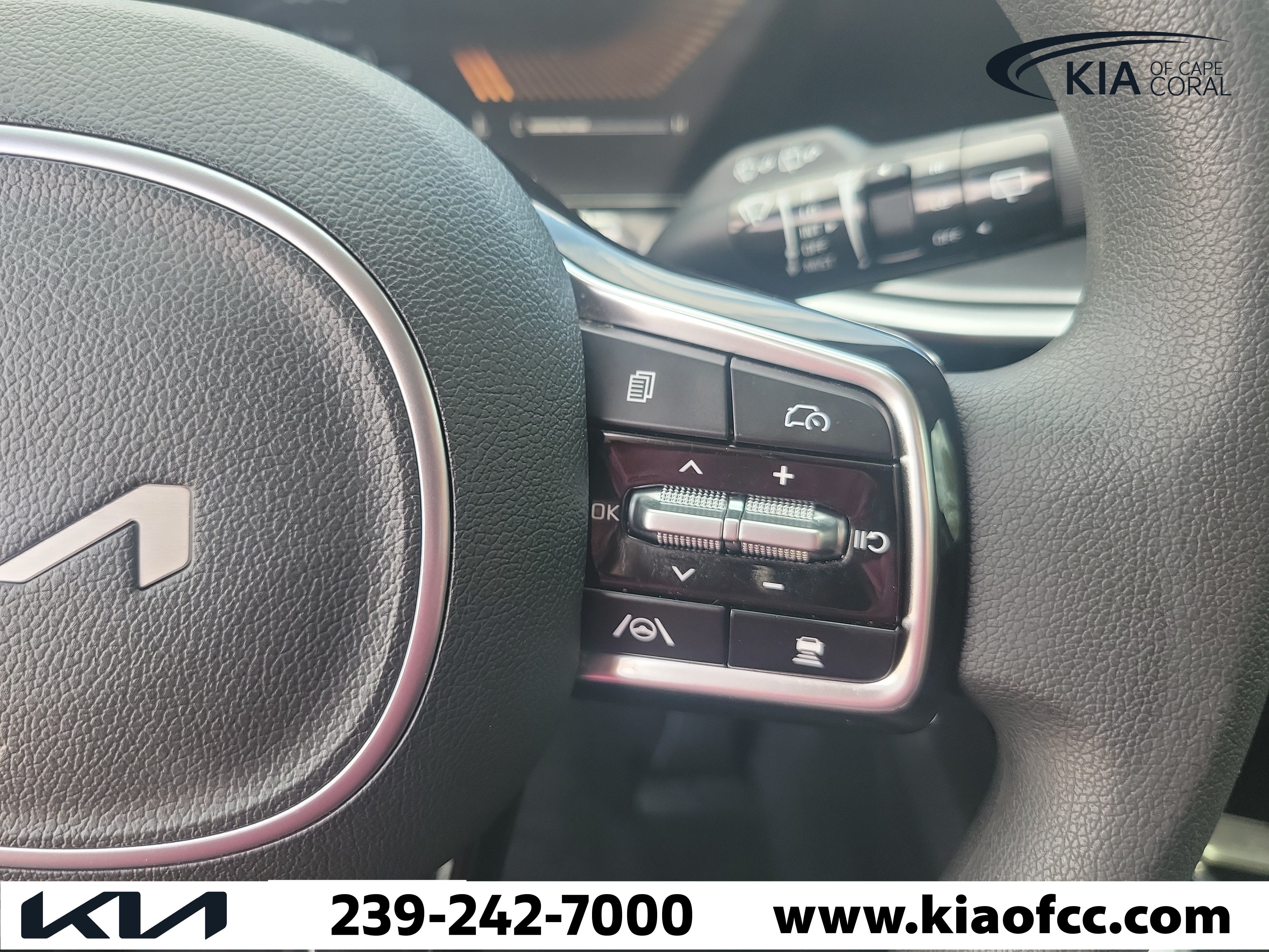 Certified 2025 Kia Sorento LX FWD image 27