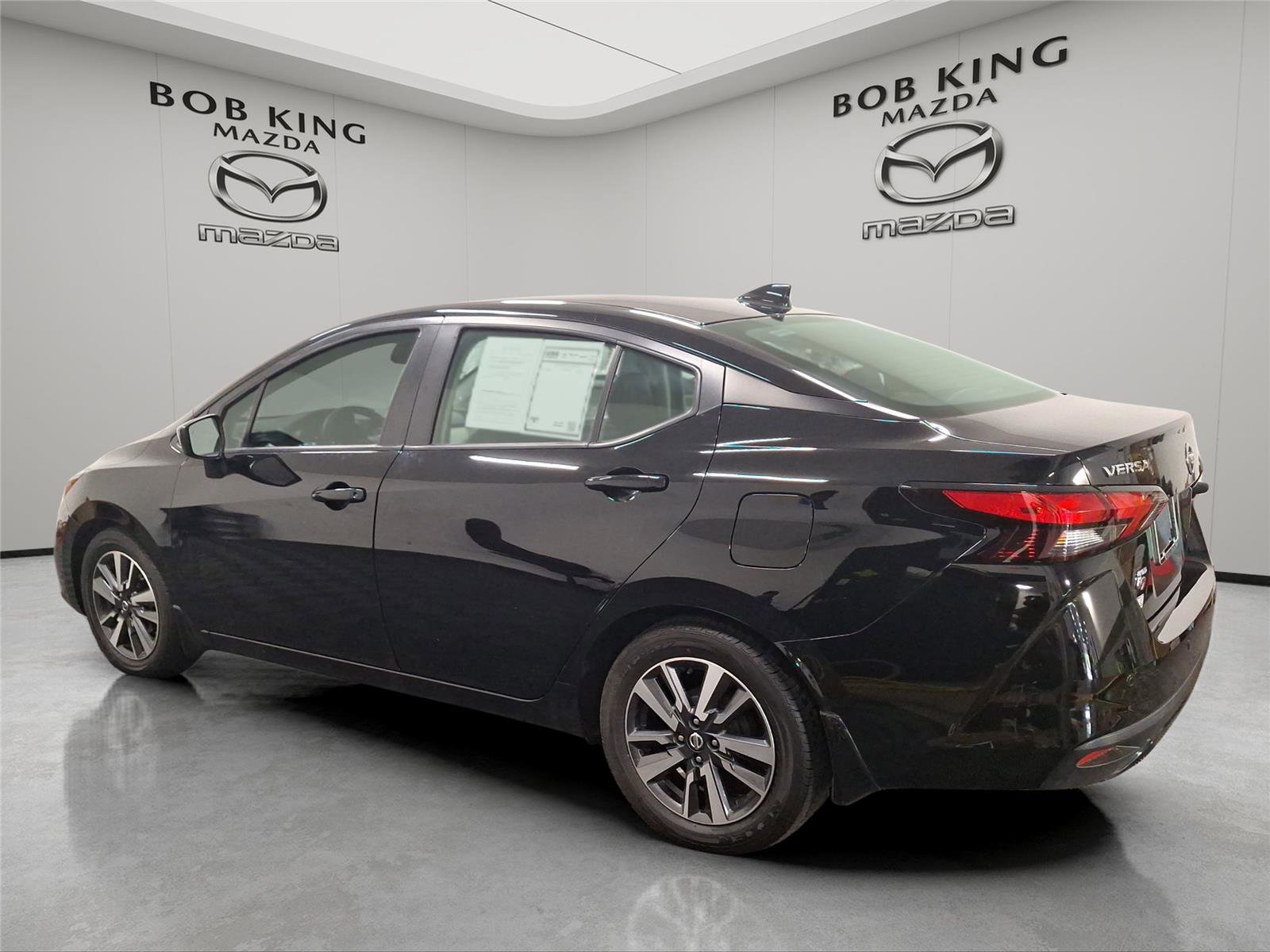 Used 2022 Nissan Versa SV w/ Trunk Package image 3