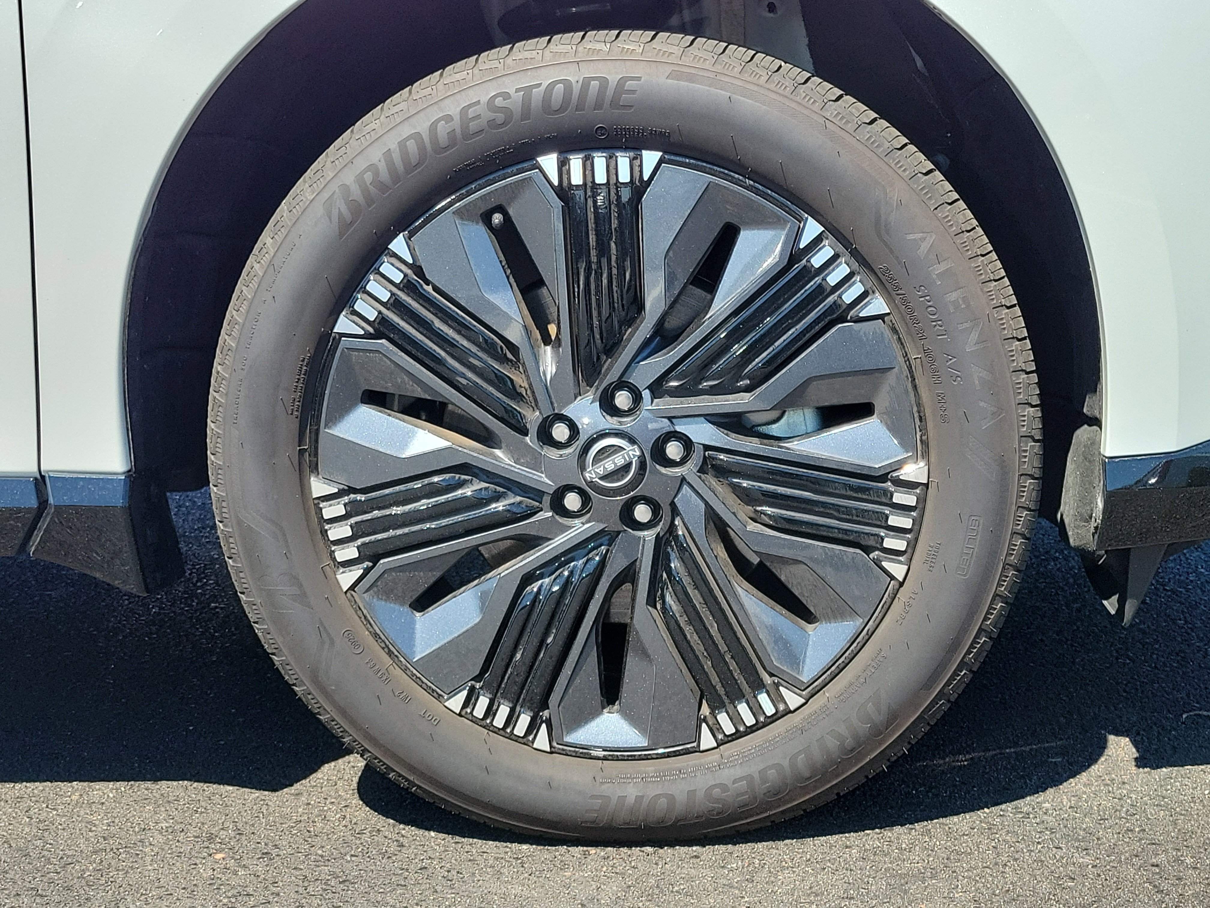 Certified 2025 Nissan Murano Platinum w/ Cargo Package image 5