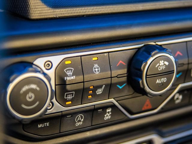 Used 2018 Jeep Wrangler Unlimited Sahara AWD/4WD image 33