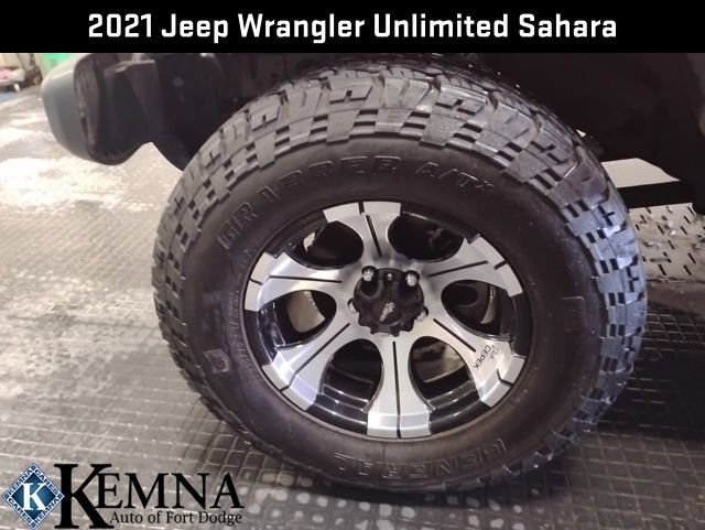 Used 2021 Jeep Wrangler Unlimited Sahara w/ Dual Top Group image 27
