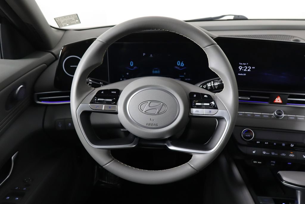 Used 2025 Hyundai Elantra SEL FWD image 7