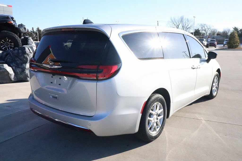 New 2026 Chrysler Pacifica Select FWD image 20