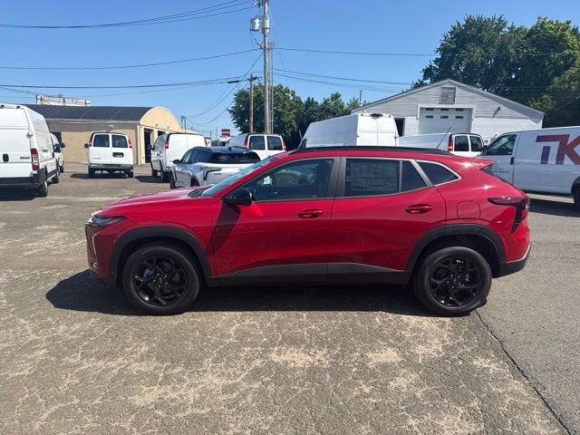 New 2026 Chevrolet Trax LT w/ Midnight Edition FWD image 2