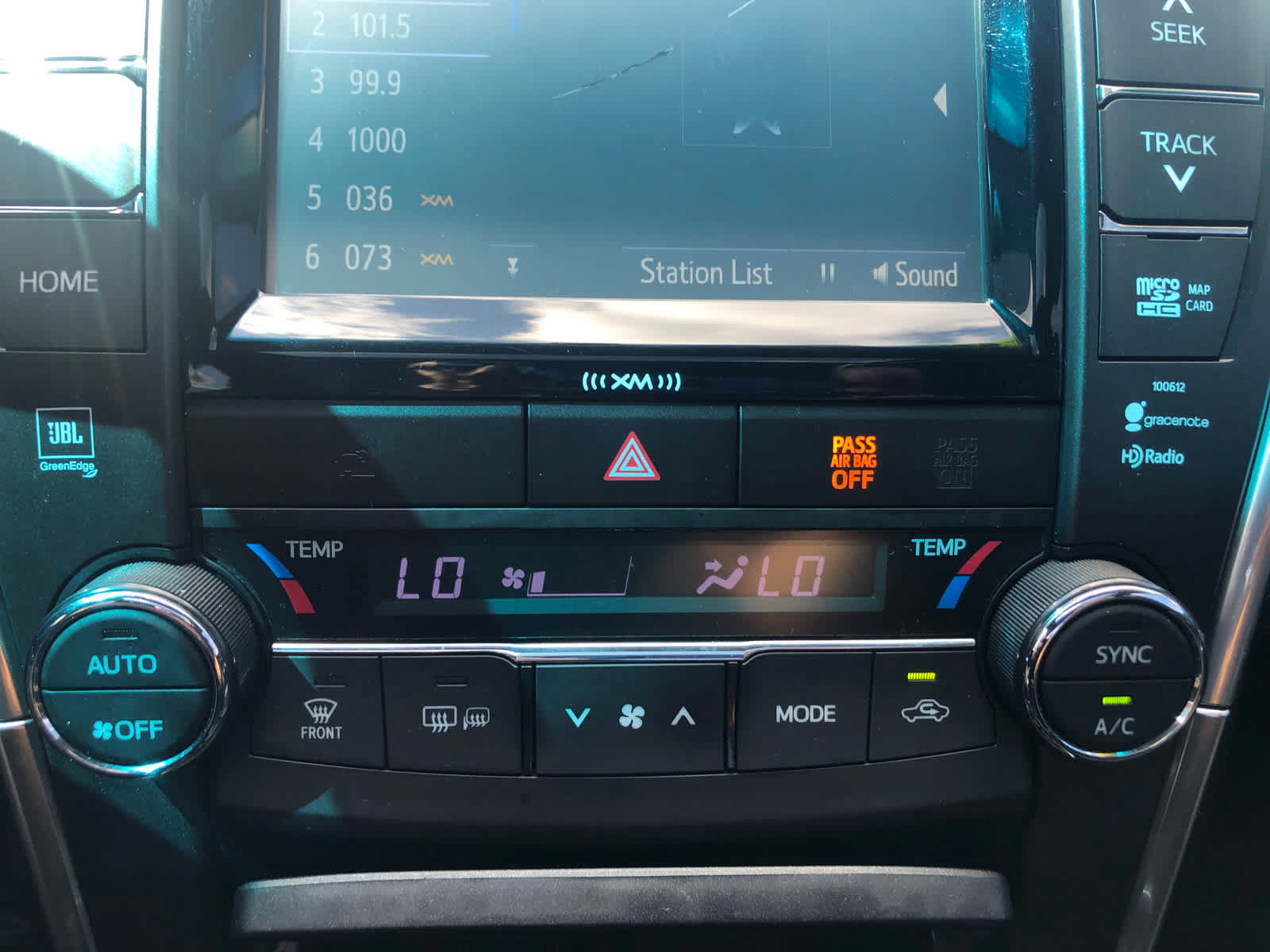 Used 2017 Toyota Camry XLE FWD image 14