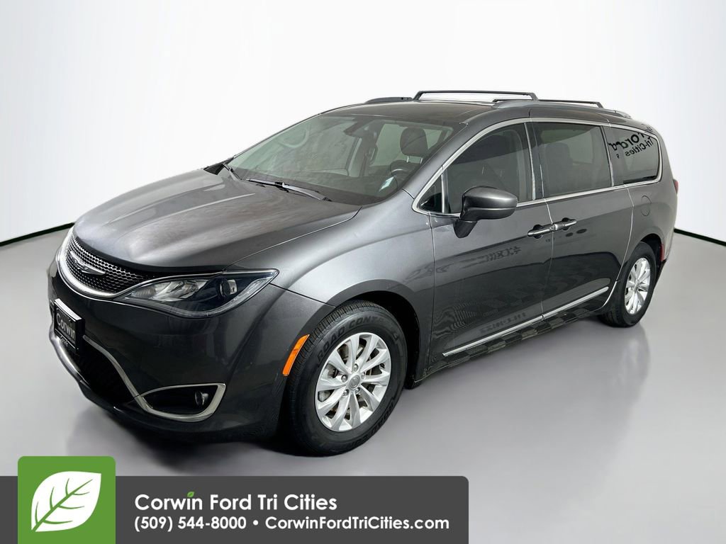 Used 2018 Chrysler Pacifica Touring-L Plus image 5