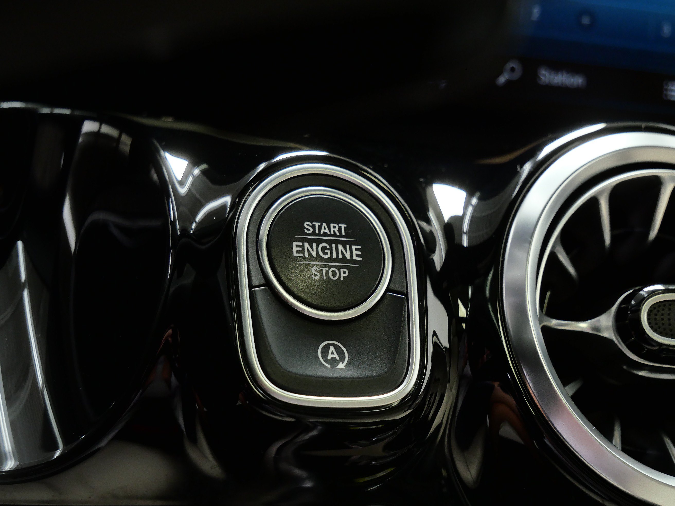Certified 2023 Mercedes-Benz GLA 250 4MATIC image 27