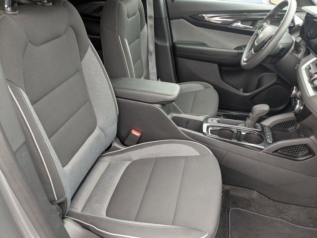 Used 2025 Chevrolet TrailBlazer LT image 34