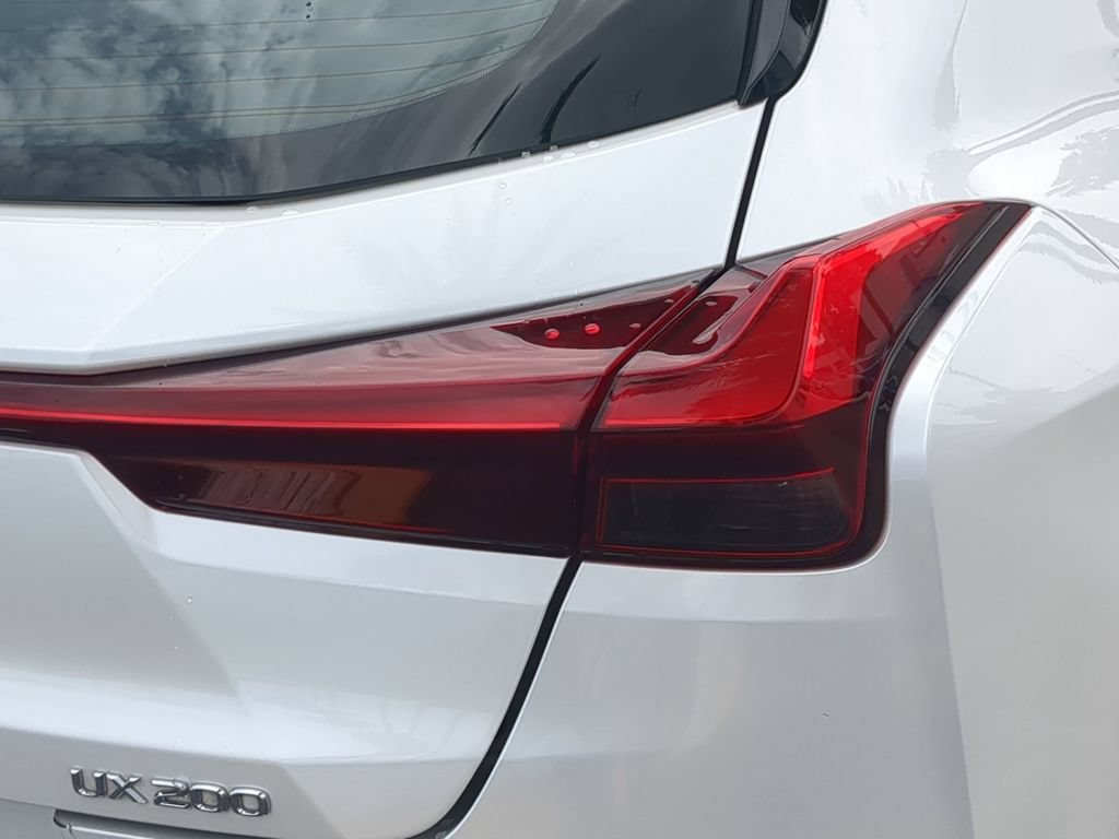 Used 2022 Lexus UX 200 w/ Accessory Package (Z2) FWD image 8
