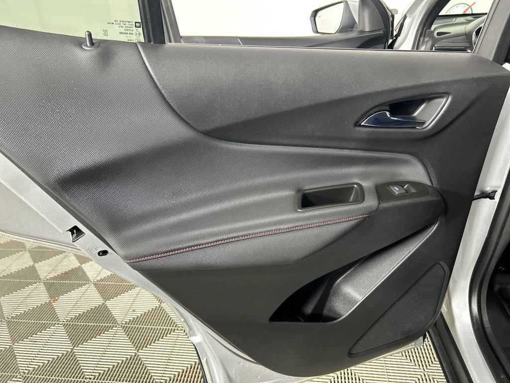 Used 2022 Chevrolet Equinox RS w/ RS Leather Package FWD image 16