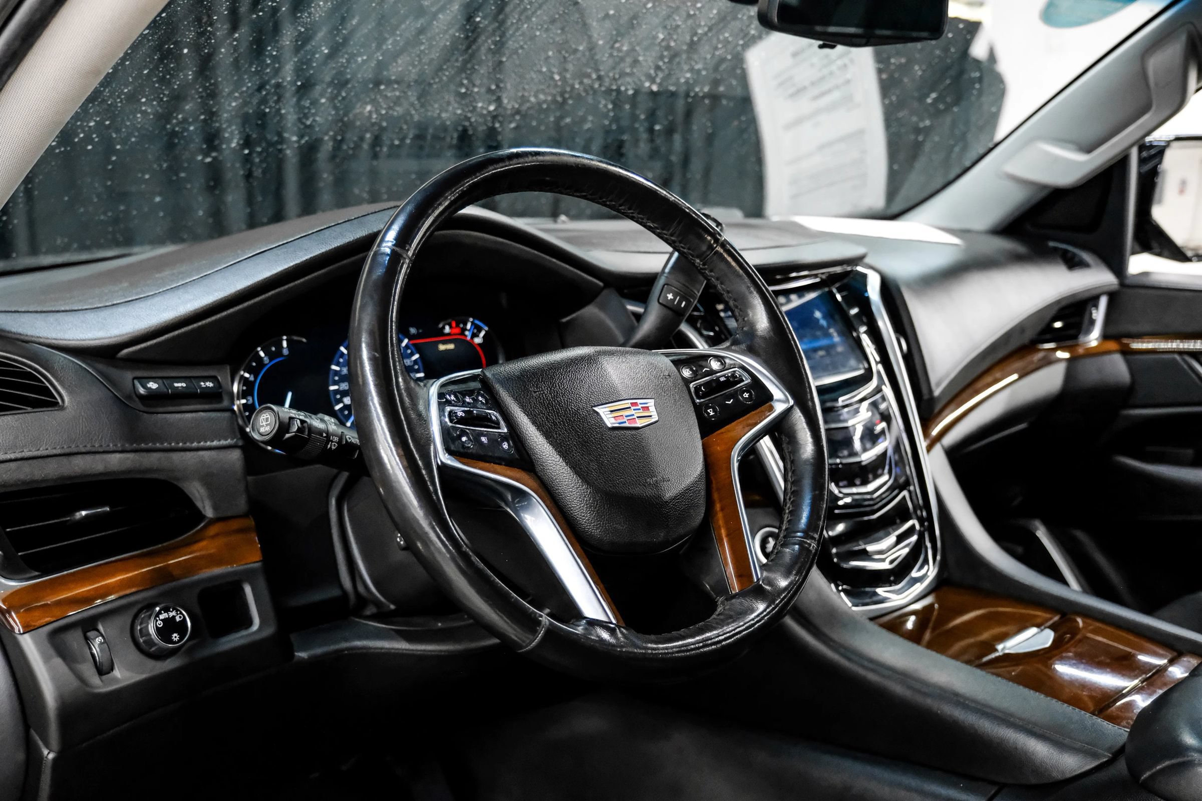 Used 2020 Cadillac Escalade ESV Luxury RWD image 18