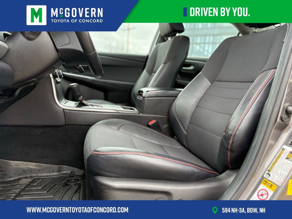 Used 2017 Toyota Camry SE w/ Moonroof Package FWD image 16