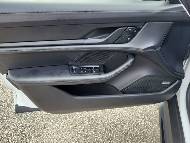 Used 2022 Porsche Taycan GTS image 16