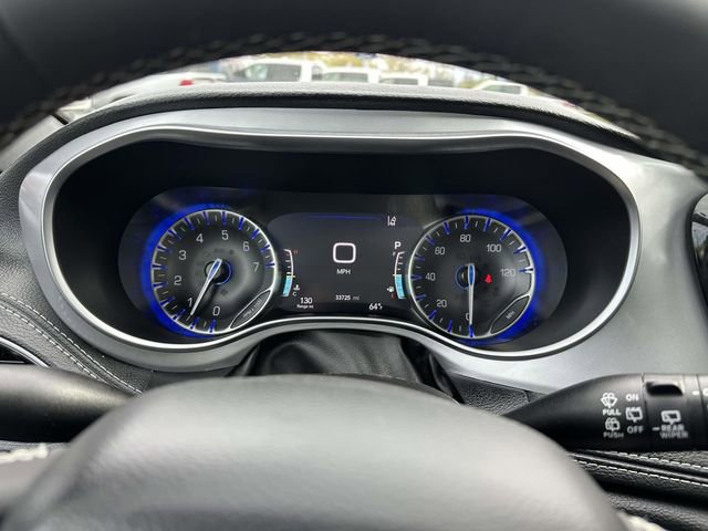 Used 2025 Chrysler Pacifica Limited FWD image 14