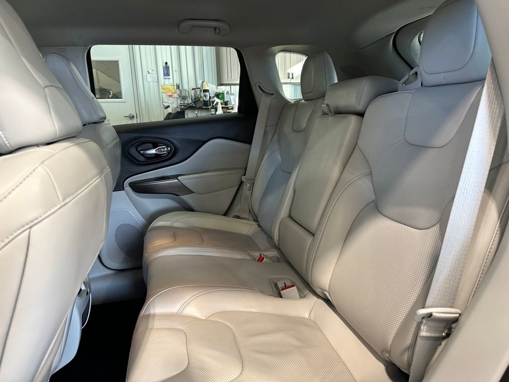 Used 2021 Jeep Cherokee Latitude Lux image 25