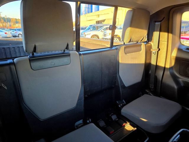 Used 2016 Toyota Tacoma SR5 AWD/4WD image 30