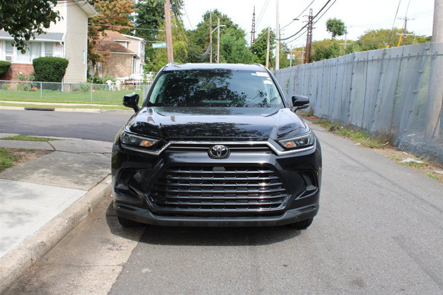 Used 2025 Toyota Grand Highlander AWD image 3