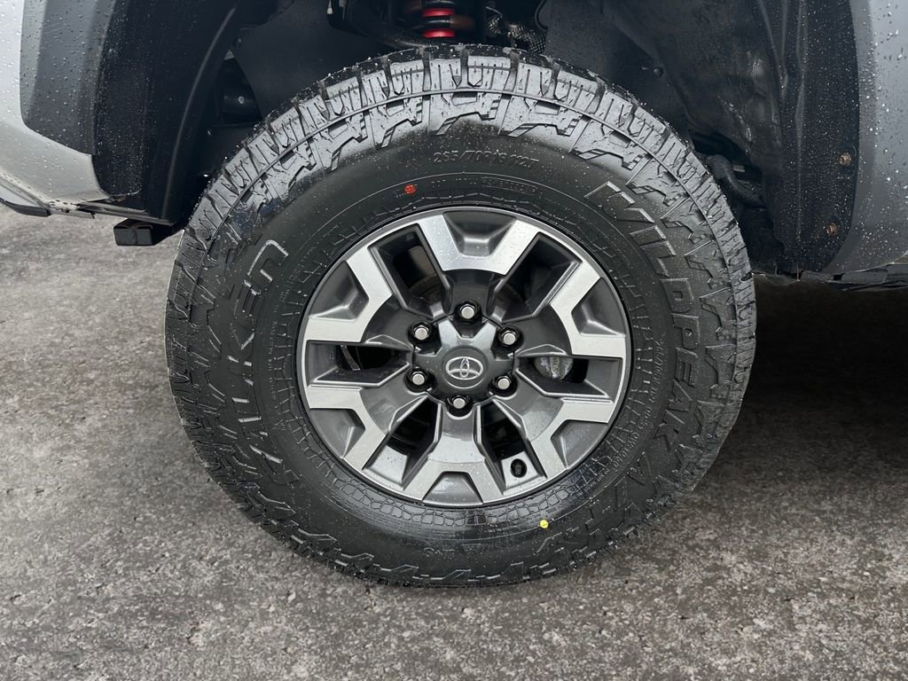 Used 2021 Toyota Tacoma TRD Off-Road w/ Technology Package AWD/4WD image 8