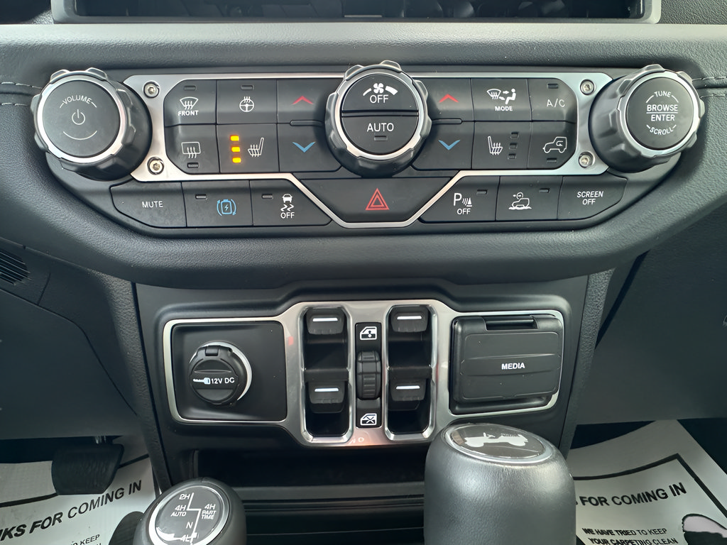 Used 2024 Jeep Wrangler High Altitude AWD/4WD image 17