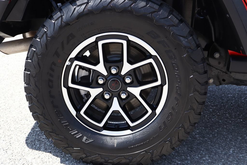 Used 2025 Jeep Wrangler Unlimited Rubicon w/ Convenience Group AWD/4WD image 11