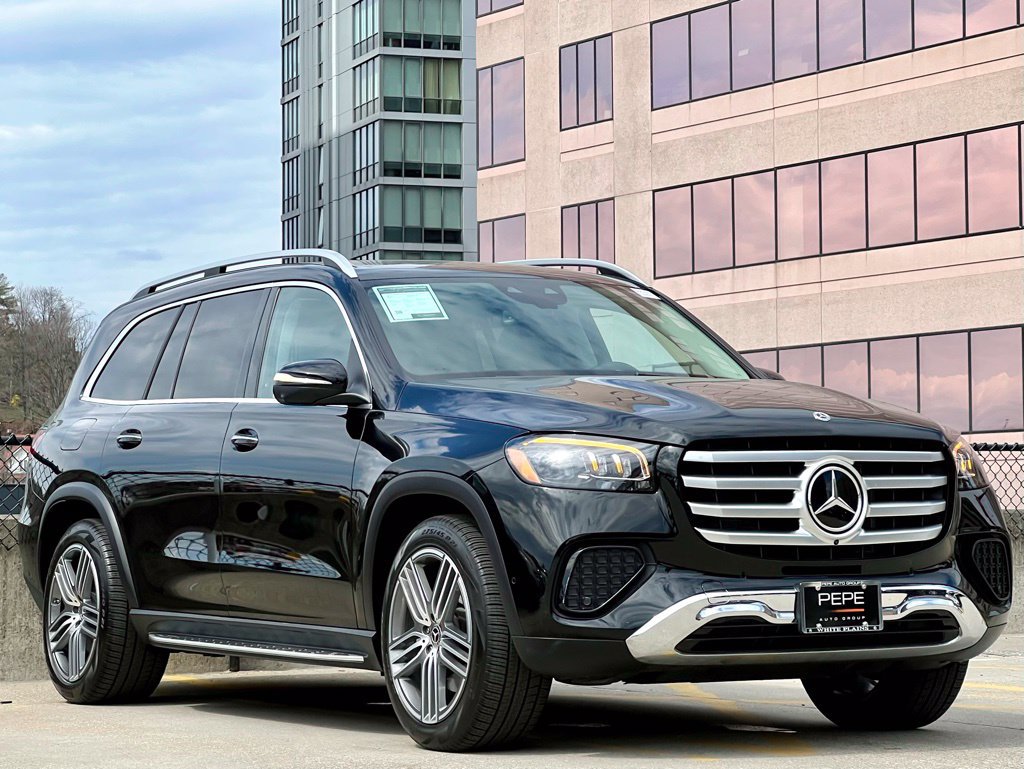 Used 2026 Mercedes-Benz GLS 450 4MATIC image 1