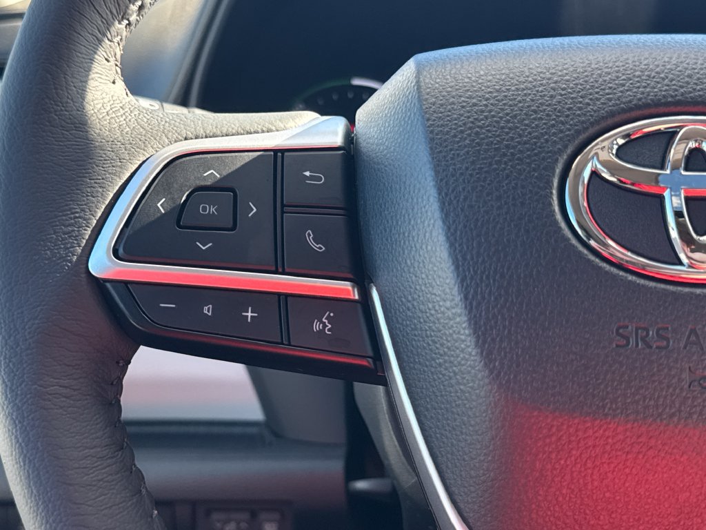 Used 2026 Toyota Sienna XLE AWD/4WD image 19