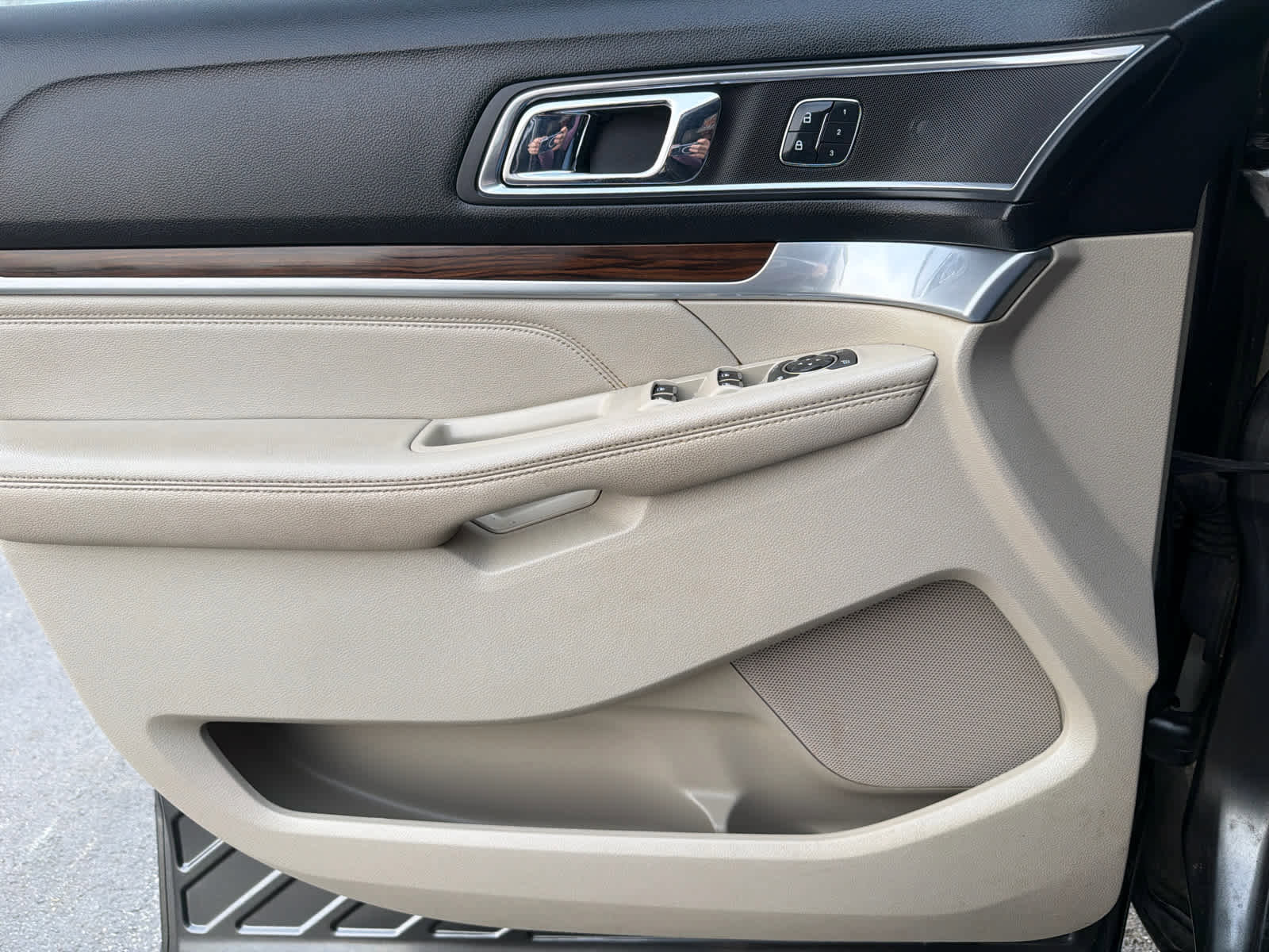 Used 2018 Ford Explorer Limited image 15