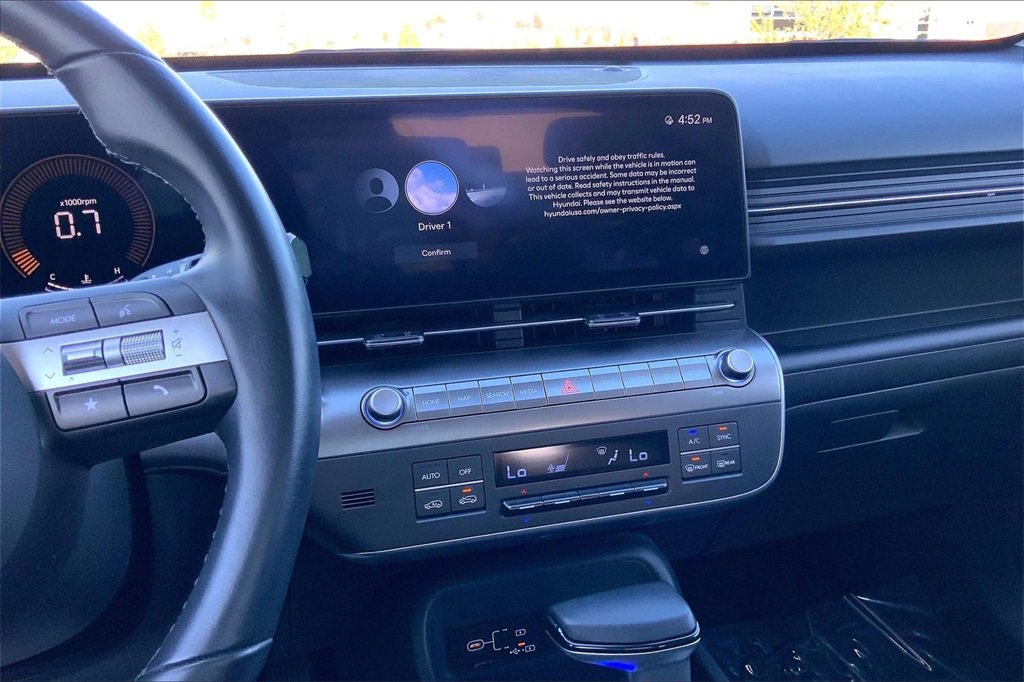 Used 2025 Hyundai Kona SEL image 11