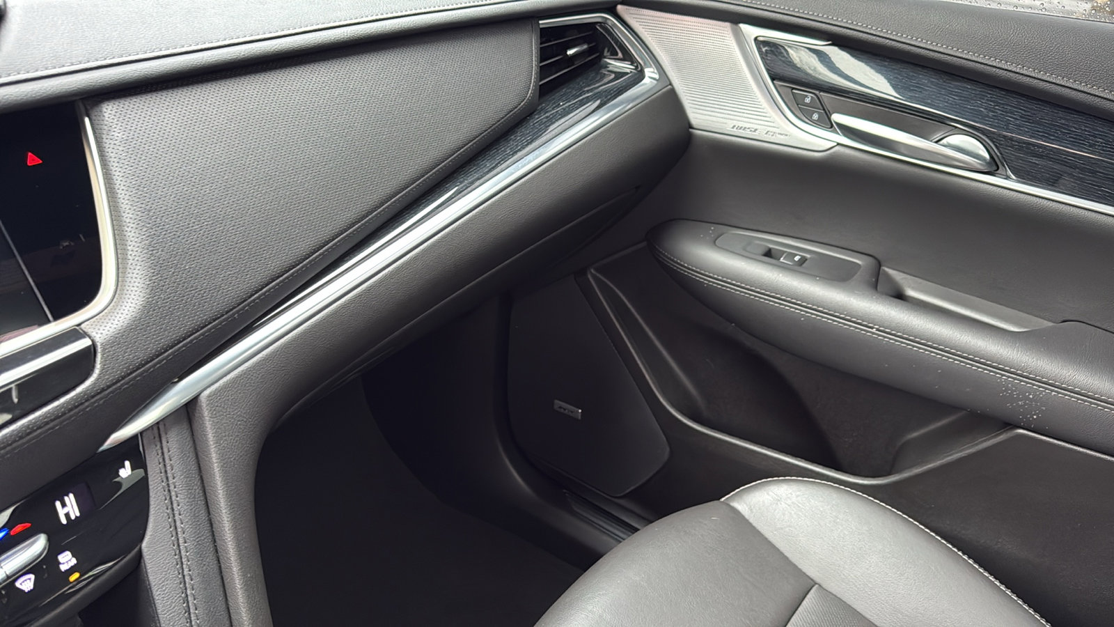 Used 2025 Cadillac XT5 Premium Luxury image 23