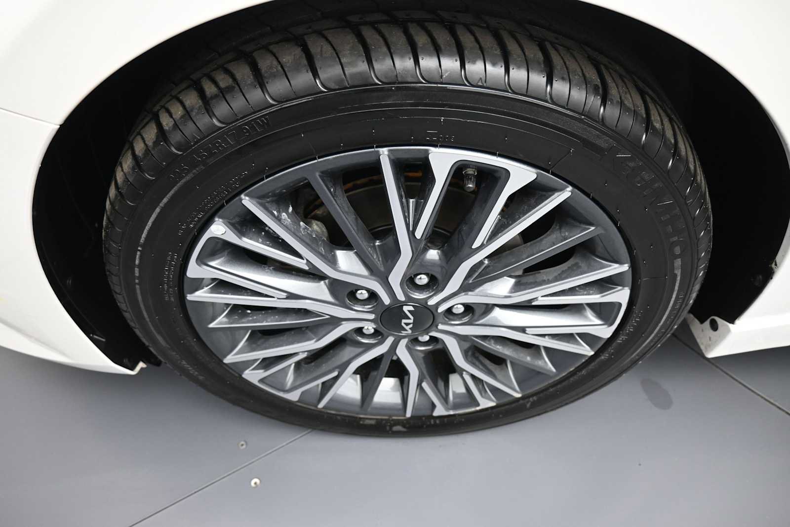 Used 2023 Kia Forte GT-Line w/ GT-Line Premium Package FWD image 13