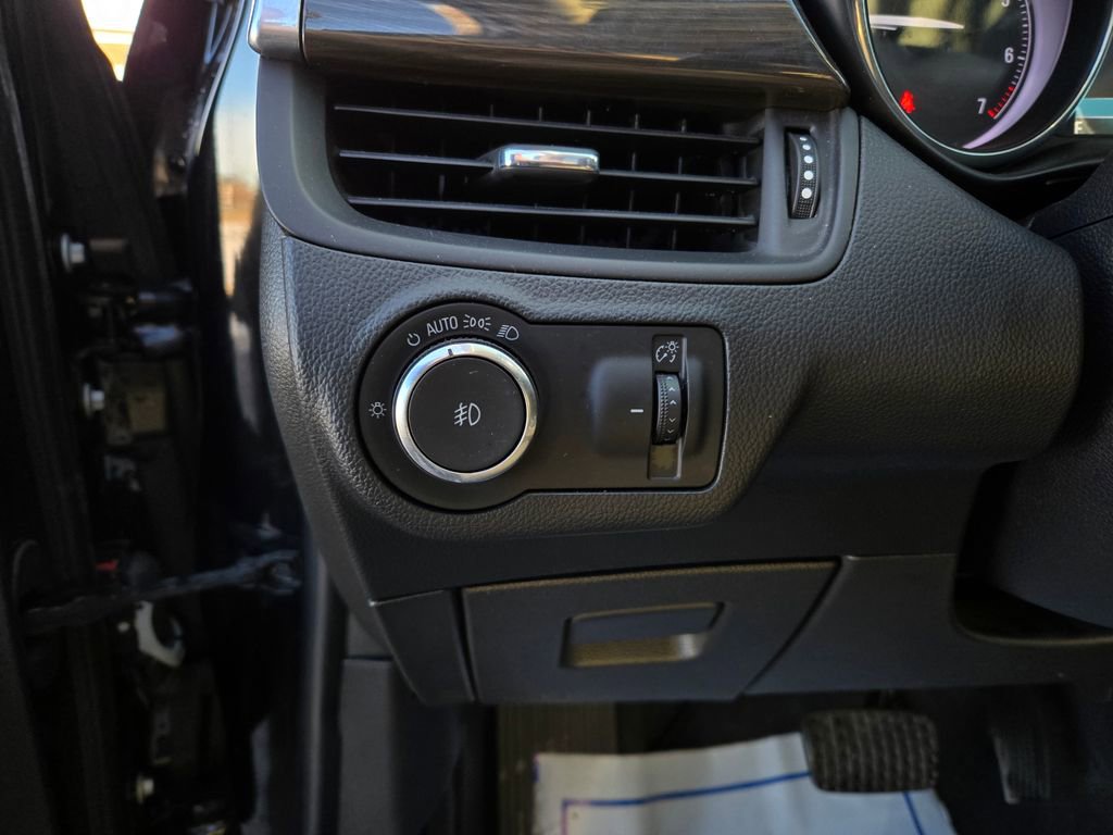 Used 2019 Buick Envision Essence image 13