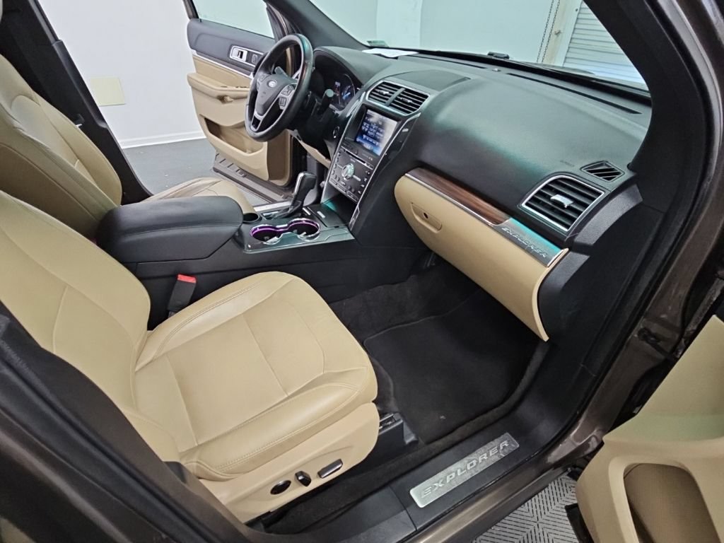 Used 2016 Ford Explorer Limited FWD image 38