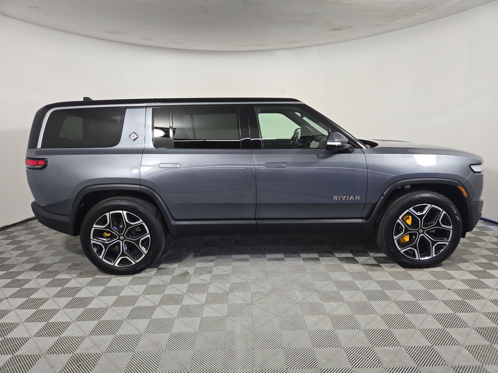 Used 2022 Rivian R1S Launch Edition Quad AWD/4WD image 6