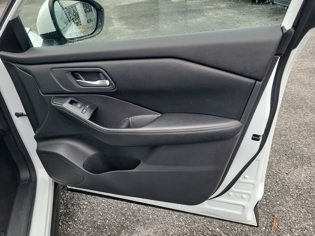 Used 2024 Nissan Rogue SV AWD/4WD image 38
