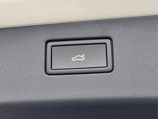 New 2026 Volkswagen Tiguan SE R-Line image 6