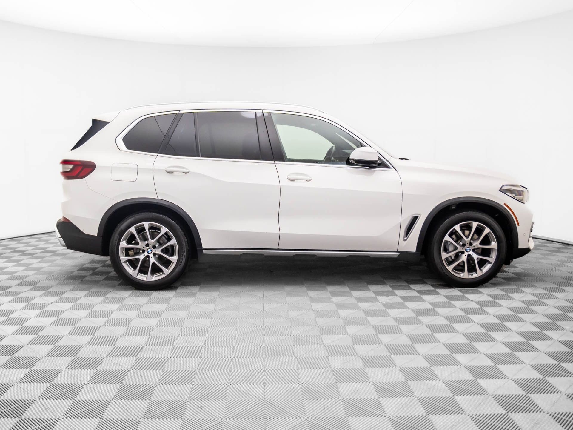 Used 2021 BMW X5 xDrive40i w/ Premium Package image 8