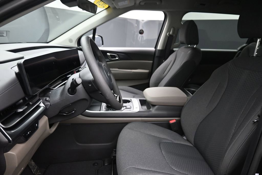 Used 2026 Kia Carnival LX FWD image 14