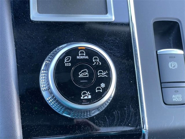 Used 2024 Mitsubishi Outlander SE Black Edition image 24