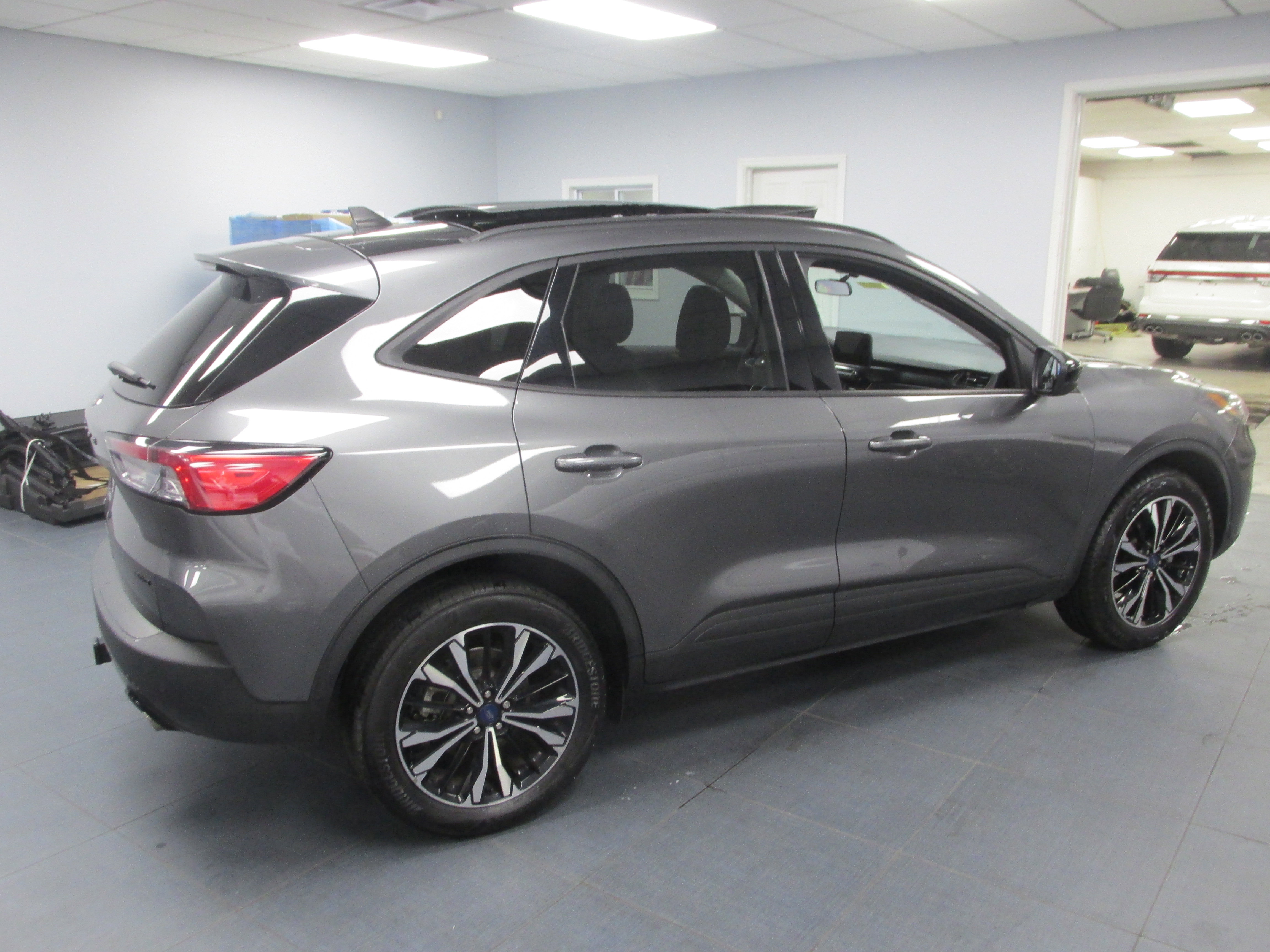 Used 2022 Ford Escape SEL w/ SEL Stealth AWD Package image 4