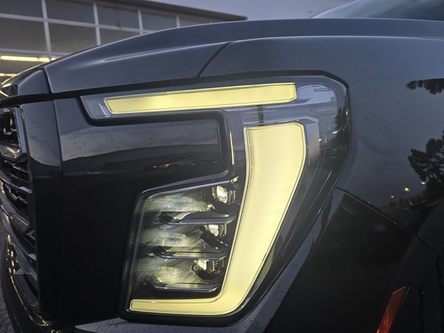 Used 2025 GMC Yukon AT4 image 32