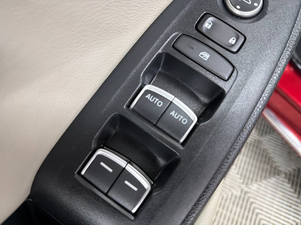 Used 2018 Honda Accord Touring image 16