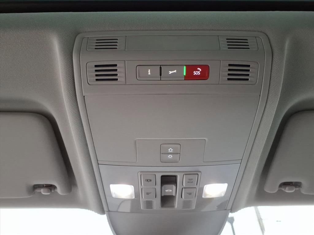 Used 2024 Volkswagen Taos SE image 21