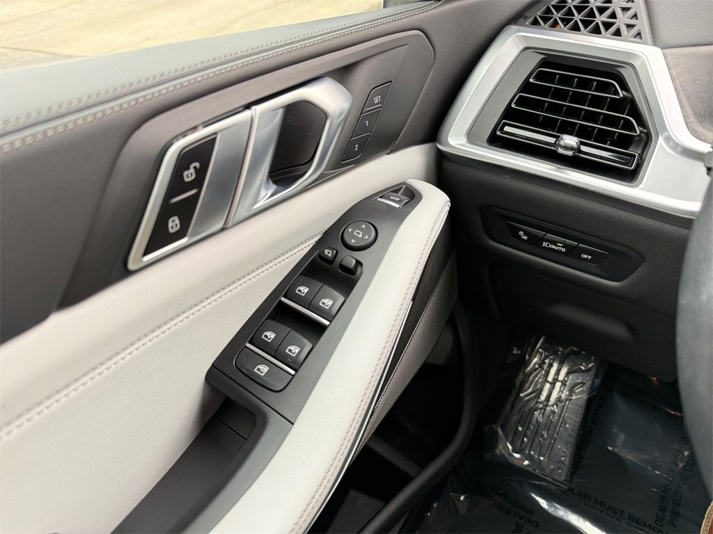 Certified 2024 BMW X5 xDrive40i w/ Premium Package image 28