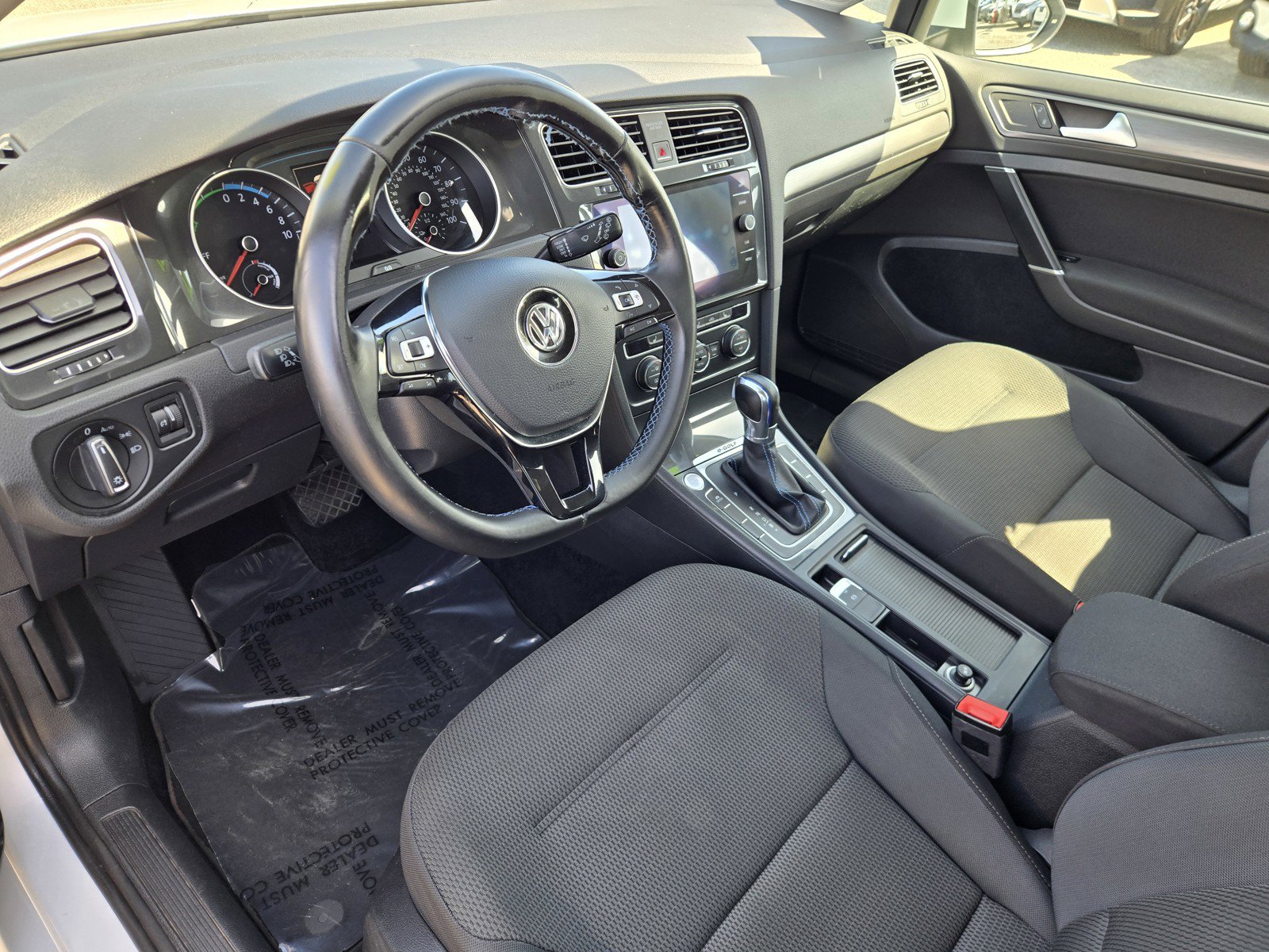 Used 2017 Volkswagen e-Golf SE FWD image 10