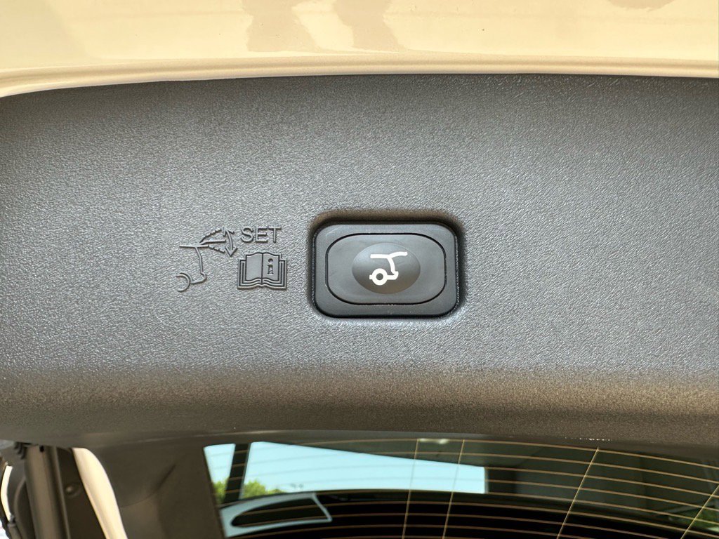 Used 2024 Lincoln Nautilus Reserve w/ Equipment Group 202A image 29